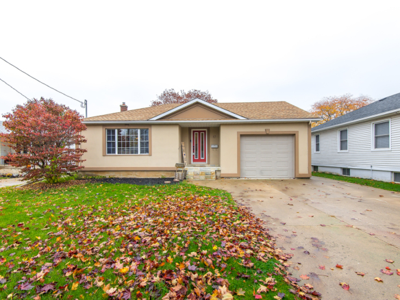17 Hallcrest Ave